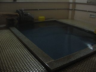 2004年の渋温泉松の湯の浴室